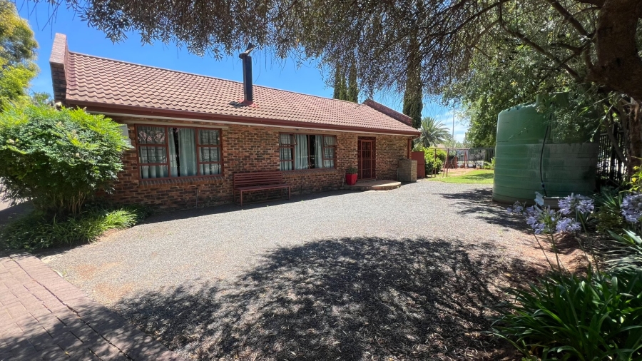 8 Bedroom Property for Sale in Pellissier Free State